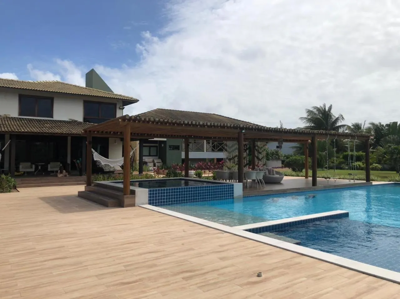 Casa Com 950M2 - Condominio Enseadinha contacts